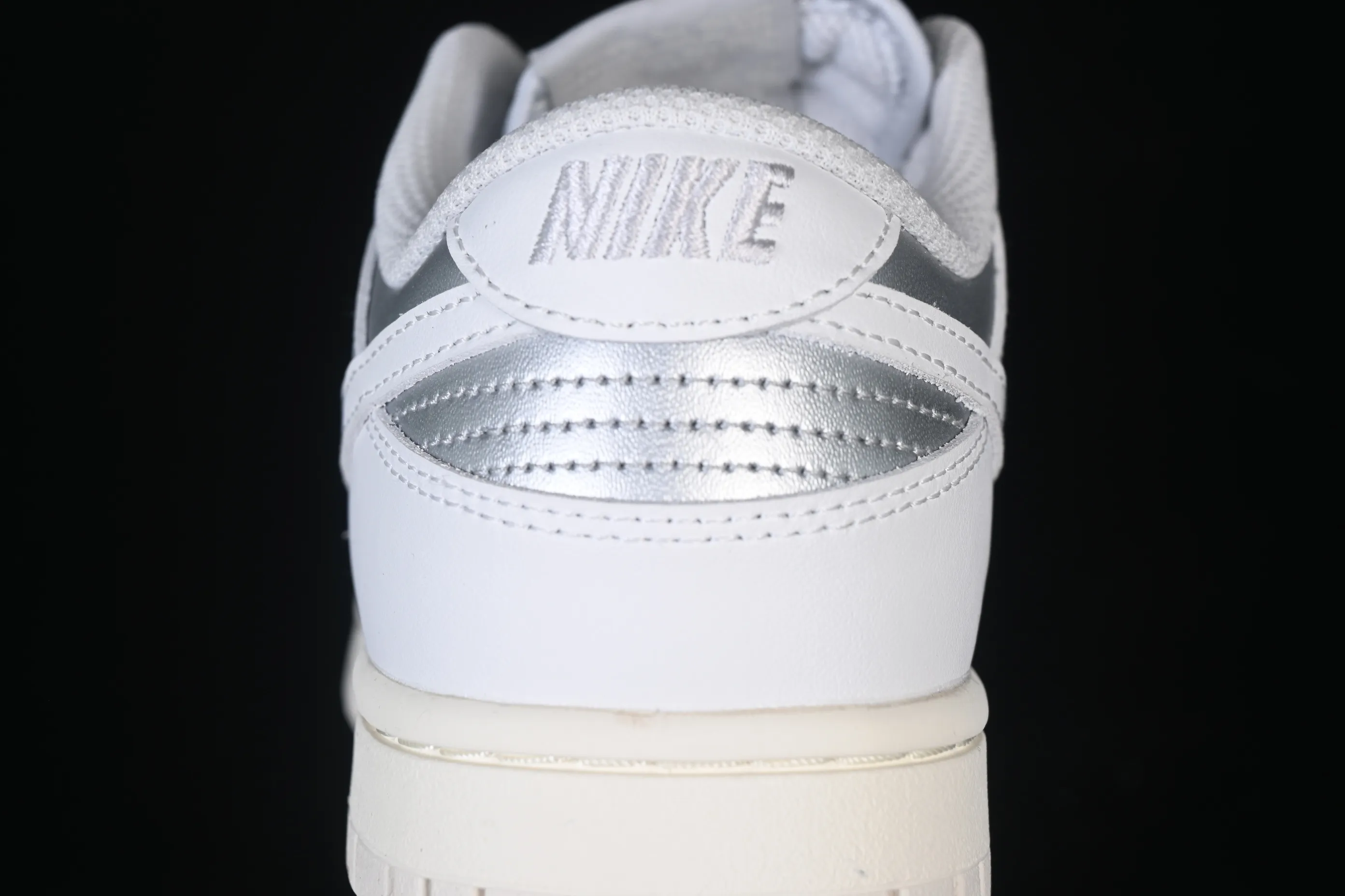 All categories Nk SB Dunk series Nk SB Dunk Low low-top sneakers Nike SB Dunk Low silver low-top casual sneakers IB7311-001